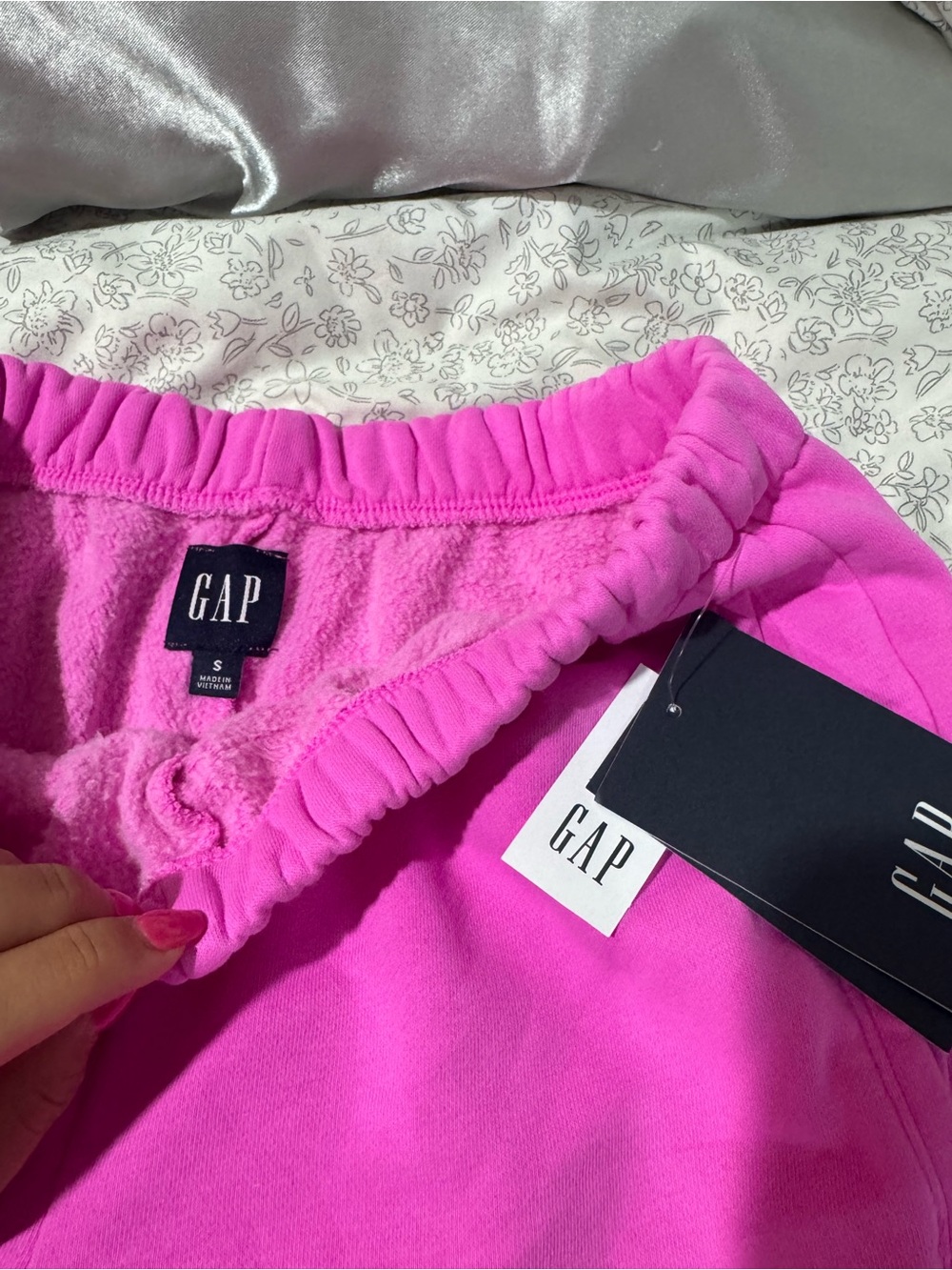 GAP Hot Pink Women’s Sweatpants with Elastic Waist - Picture 2 of 2
